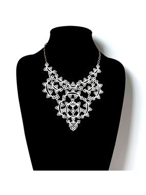JESSICA SIMPSON White Feminine Cutout Plate Bib necklace NWT​​